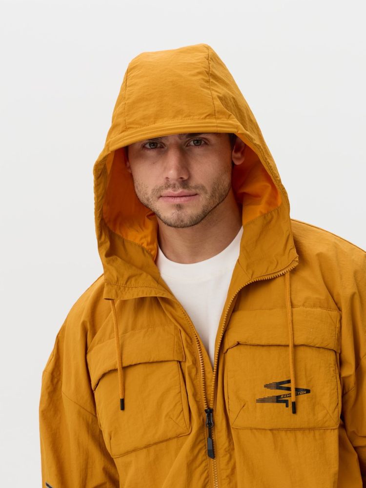 Remington Lion Yellow – яркая ветровка, которая не останется незамеченной